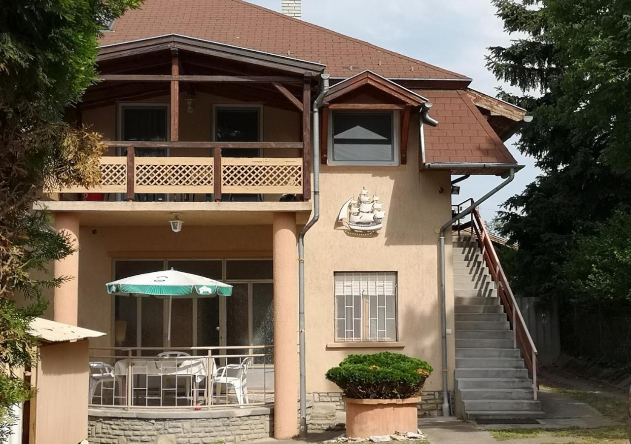 Vitorlas Apartmanhaz Siófok Exterior foto