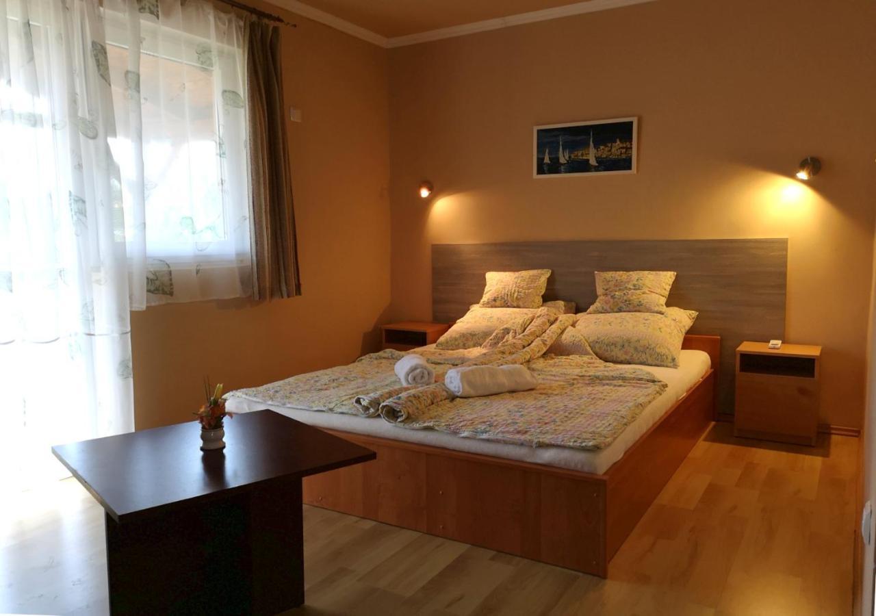 Vitorlas Apartmanhaz Siófok Exterior foto